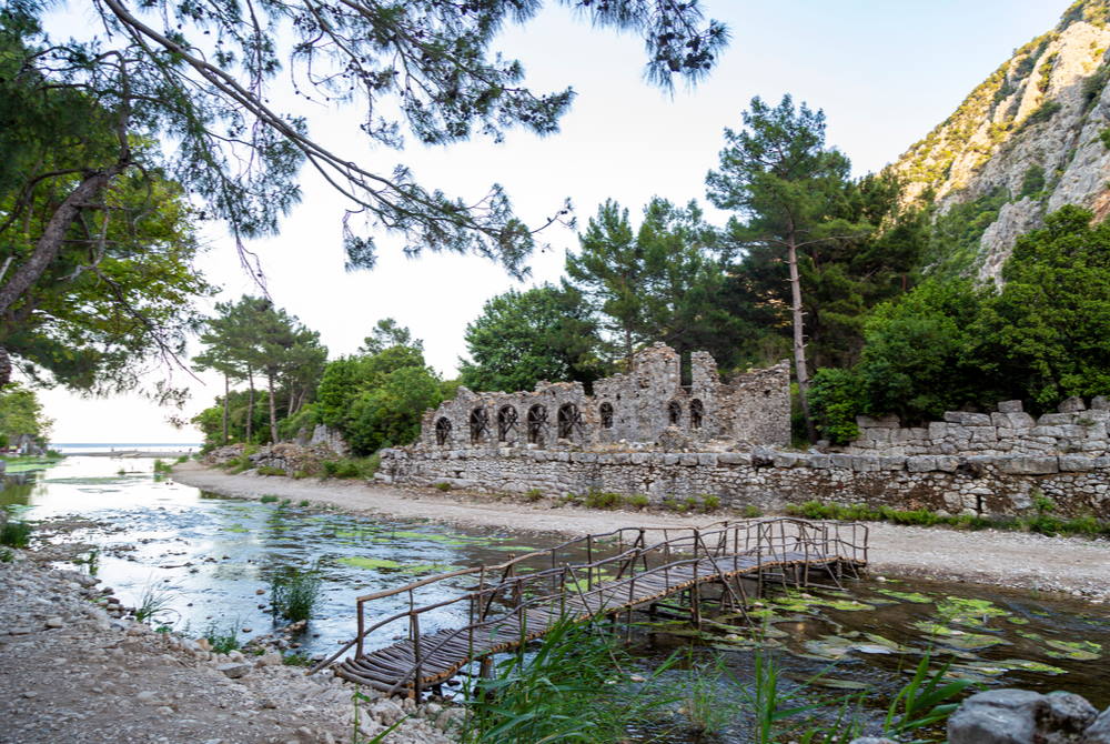 Antalya'da Antik Bir Harika: Olympos Antik Kenti Rehberi