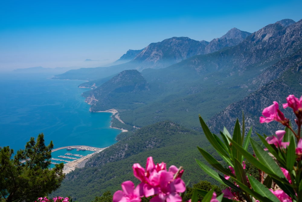 Tünektepe Teleferik Rehberi: Antalya'nın Zirvesine Yolculuk