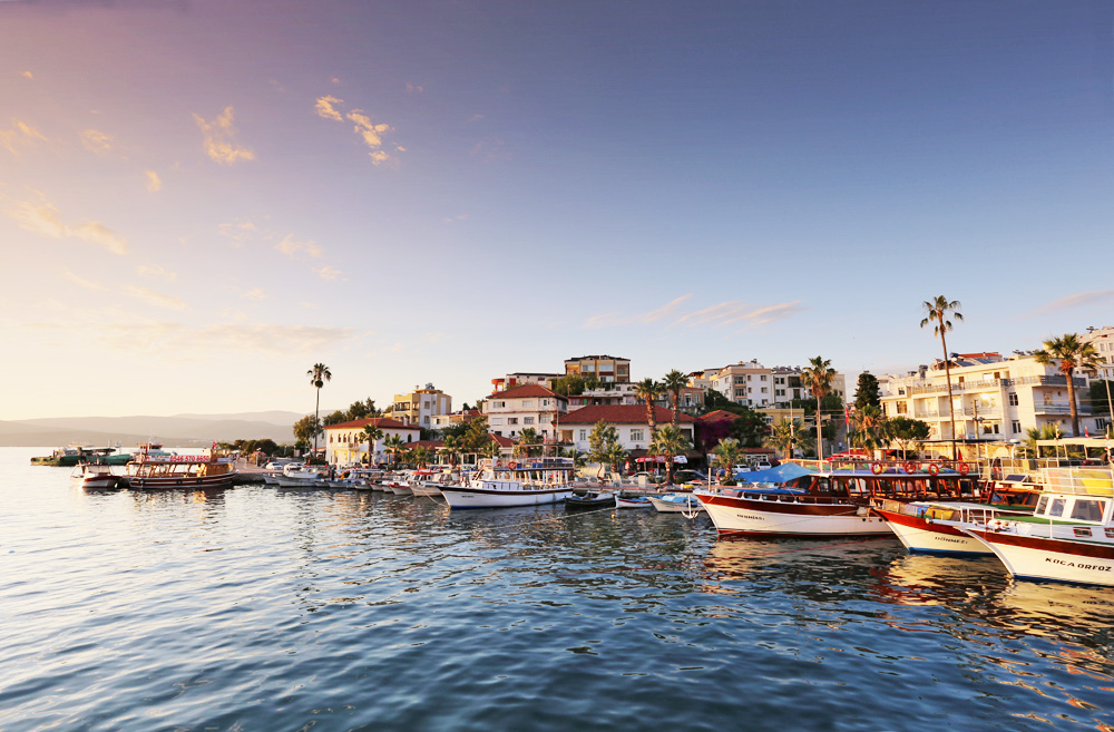 Güllük Sahili: Kaybolarak Bulunan Huzur