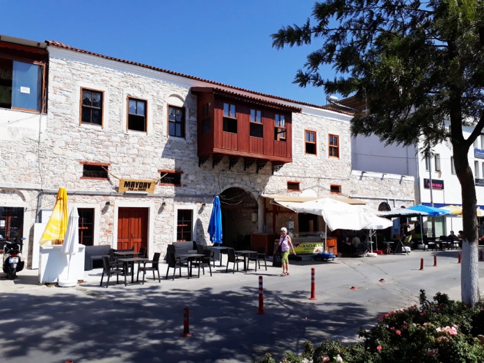 Güllük limanı ve sahil manzarası