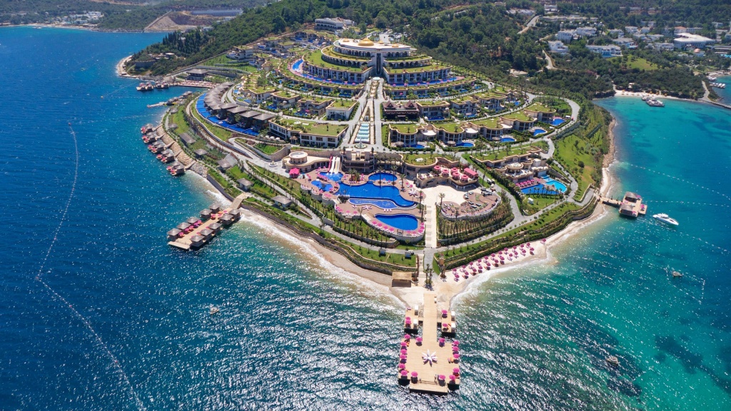 Turgutreis Bodrum otel havuz ve plaj manzarası