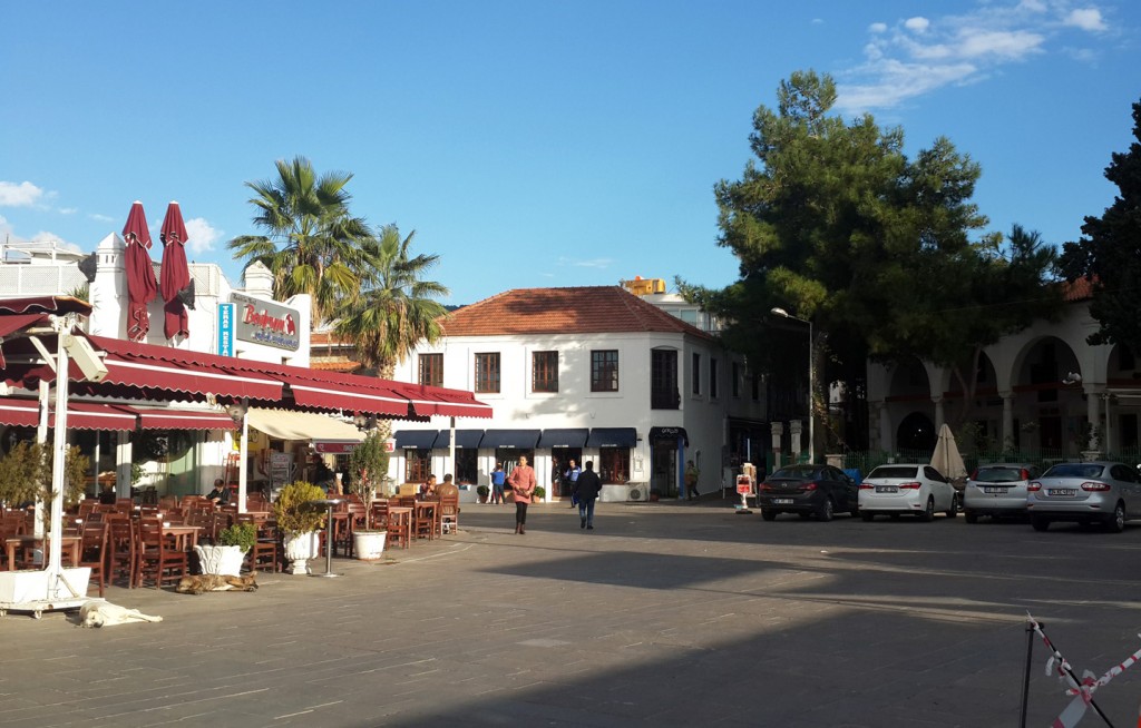 Bodrum kış günü sakin sokak ve yerel yaşam görünümü