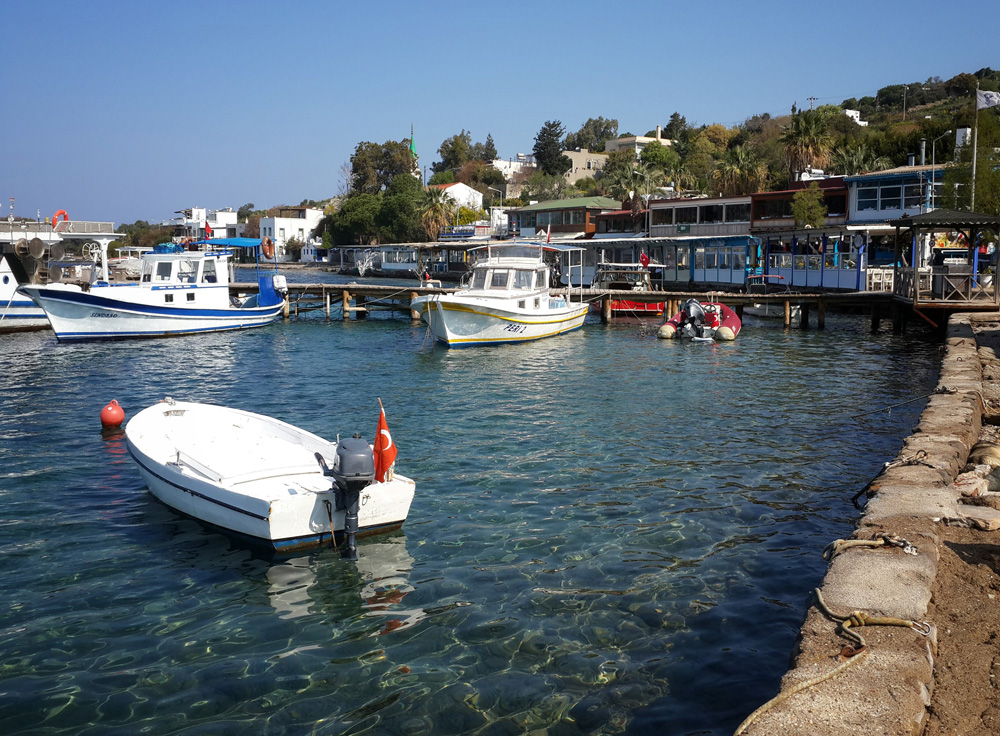 Gümüşlük koy ve sahil manzarası