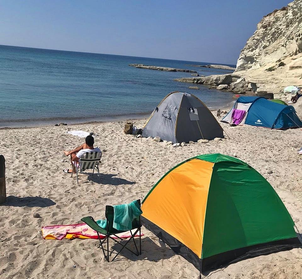 Çeşme Çiftlik Koyu Plajı Kamp Alanı