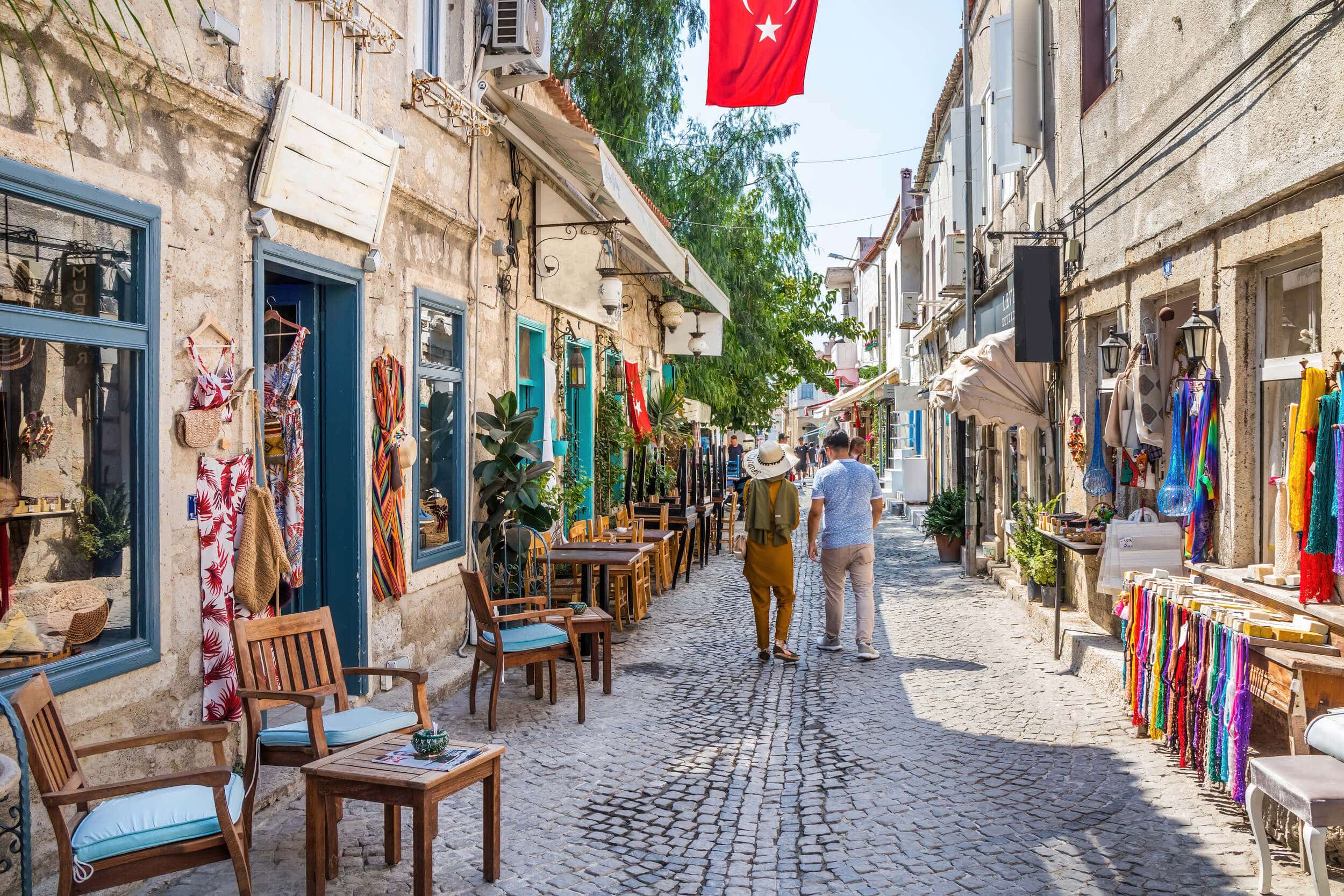 Alaçatı çarşı romantik mekanlar