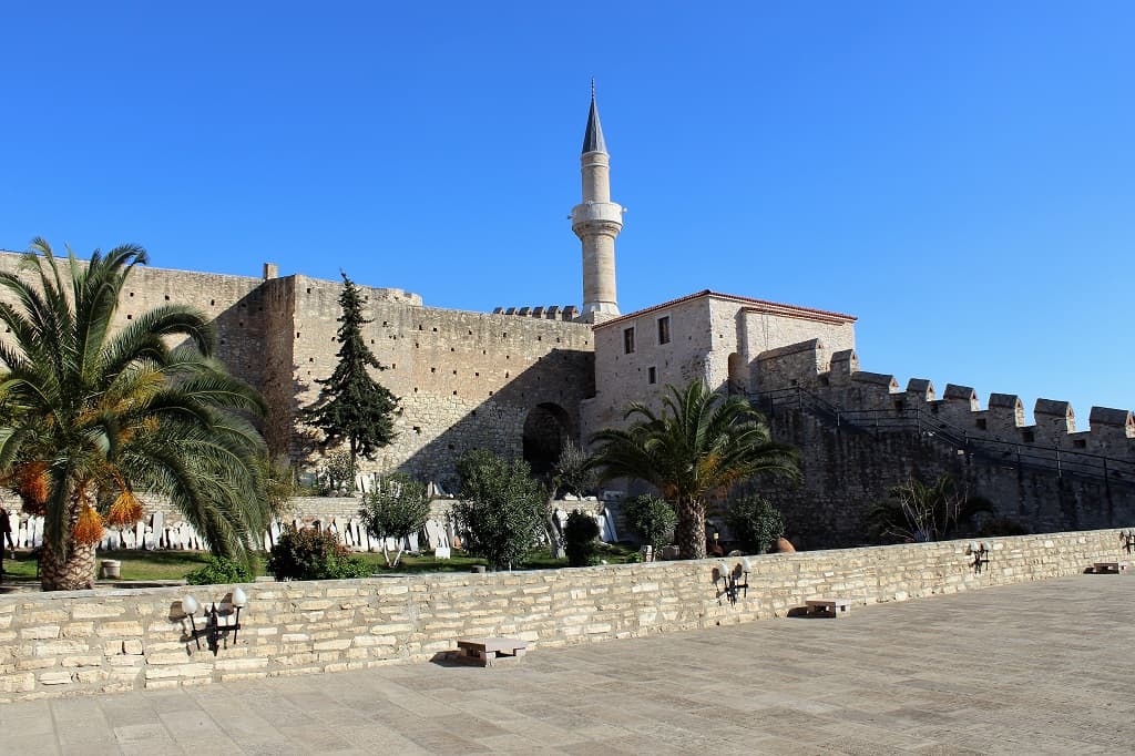 Çeşme Kalesi Tarihi Yapı