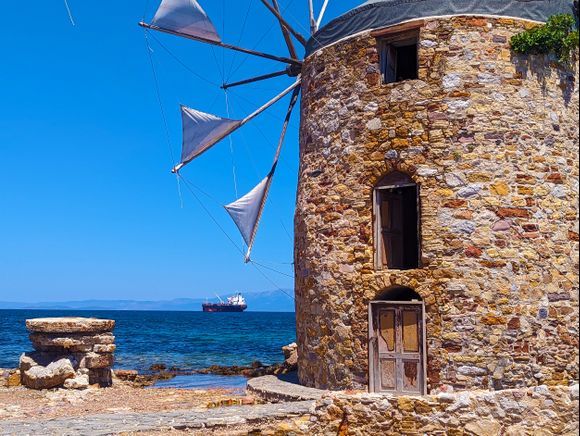 Sakız Adası Yel Değirmenleri Yazı Görseli