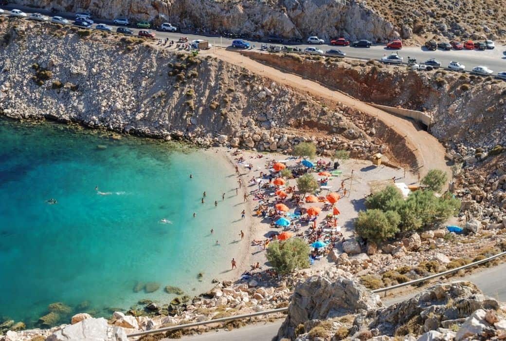Sakız Adası Glari Plajı berrak deniz manzarası