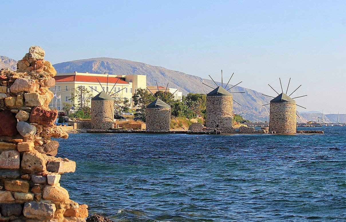 Sakız Adası yel değirmenleri manzarası