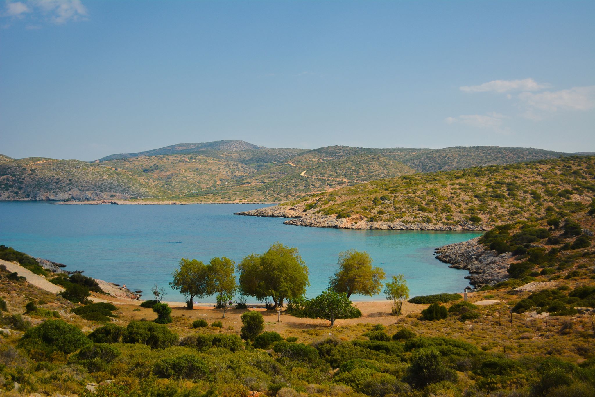 Agia Dinami Plajı koy manzarası beyaz kum çakıl