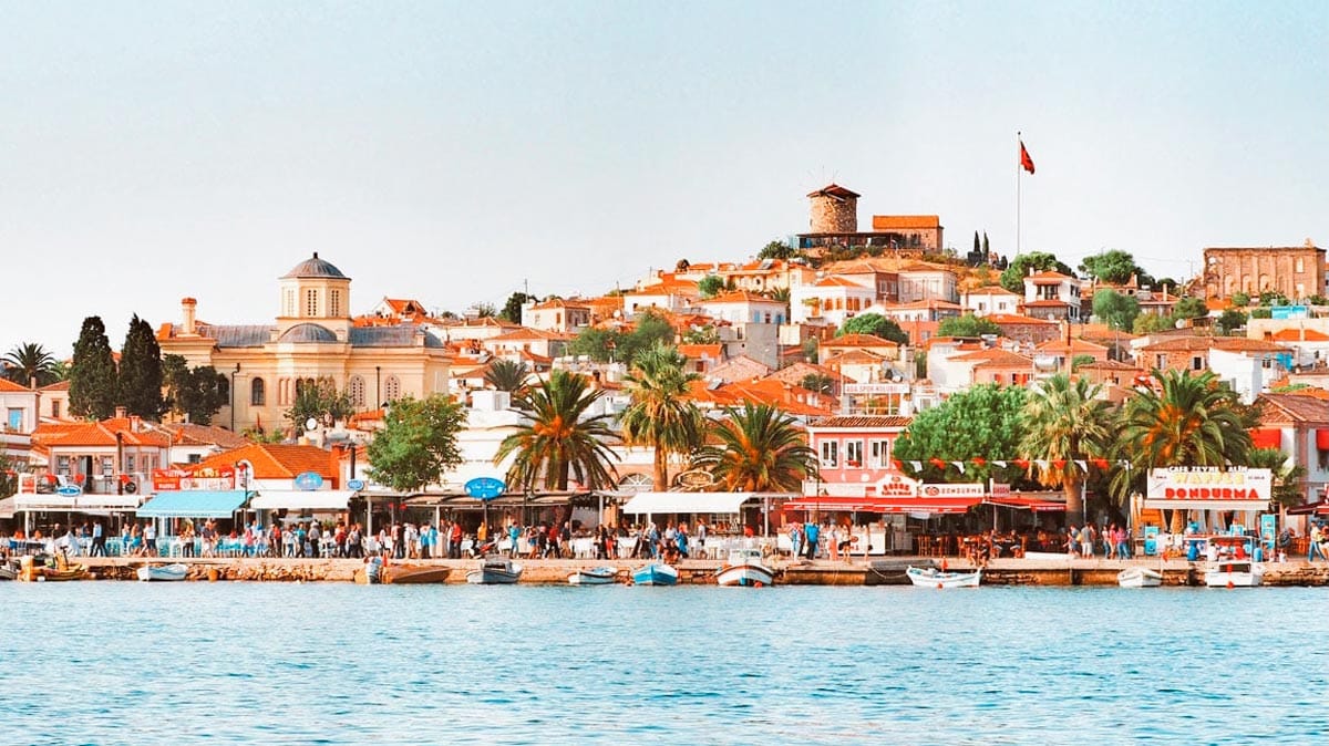 Cunda Adası: Ege'nin Şirin Adası ve Türkiye'nin İlk Boğaz Köprüsü