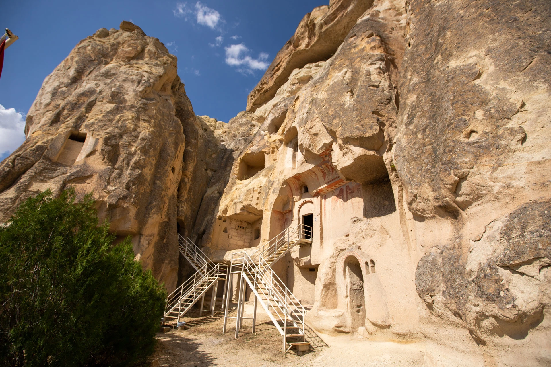 Çavuşin Eski Köy Yerleşimi: Kapadokya'nın Kaya Oyma Tarihi