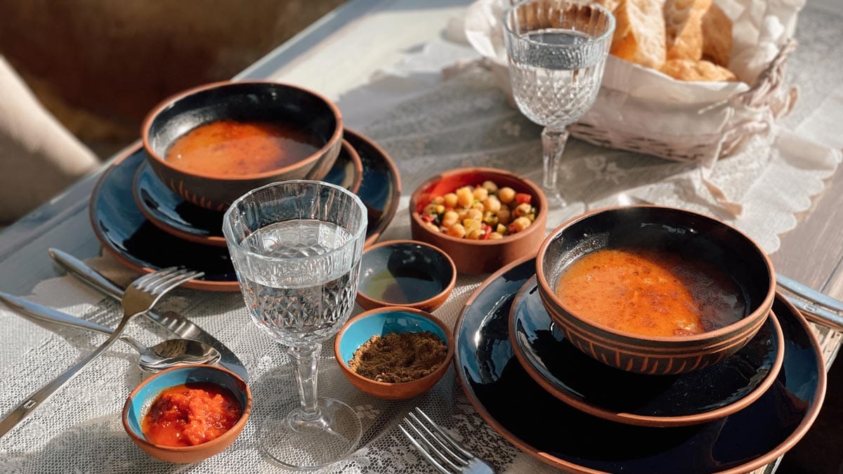 Kapadokya'da Ne Yenir? Lezzet Durakları ve Yöresel Tatlar Rehberi 2026