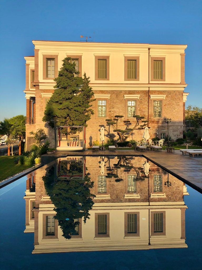 Cunda’nın kalbinde tarihin ihtişamına tanıklık edin! 🏛️ 1862’de inşa edilen Des